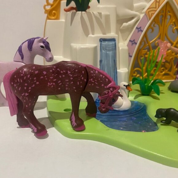 Playmobil Unicornland Lot. Missing pieces. Figures included. - Picture 2 of 10